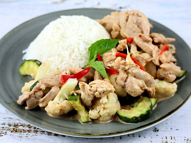 Rotes Curry Ragout mit Kokosreis und Gemüse