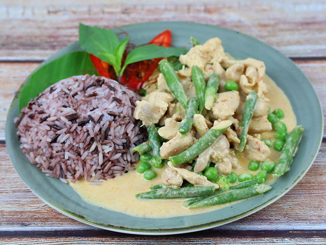 Rotes Curry Ragout mit Jasminreis-Mix und Gemüse