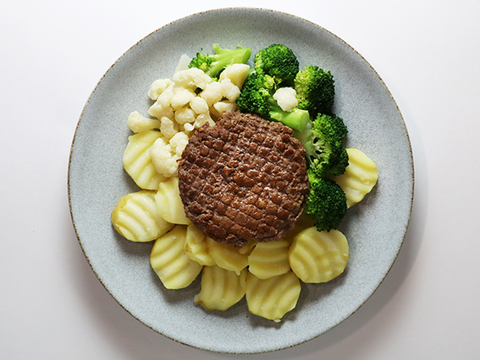 Kartoffeln mit Rindsburger und Gemüse 1