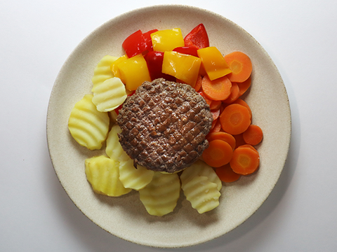 Kartoffeln mit Rindsburger und Gemüse 2