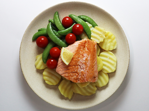 Lachs mit Kartoffeln und Gemüse