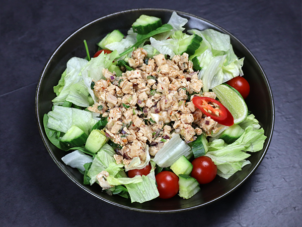 Poulet-Larb mit Salat-Mix