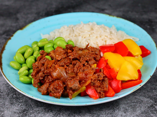 Bangkok-Beef mit Reis, Edamame und Peperoni