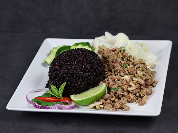 Rinds-Larb mit Vollkornreis und Gemüse