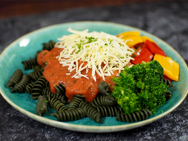 Spiru-Pasta an Tomatensauce, Gemüse und Käse 1