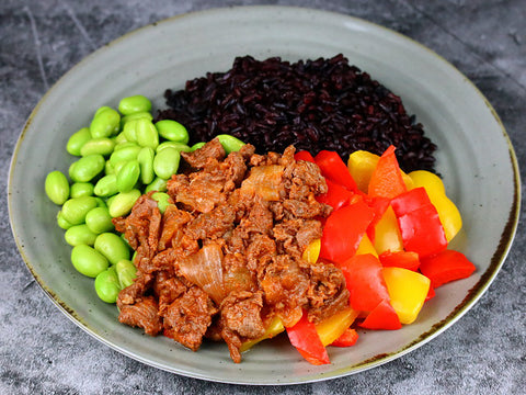 Bangkok-Beef mit Vollkornreis, Edamame und Peperoni