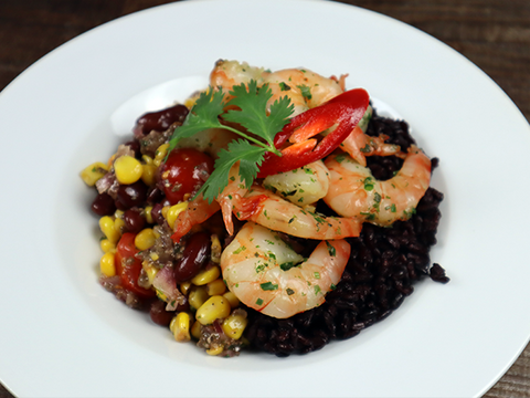 Burrito-Bowl mit Kräuter-Shrimps und Vollkornreis