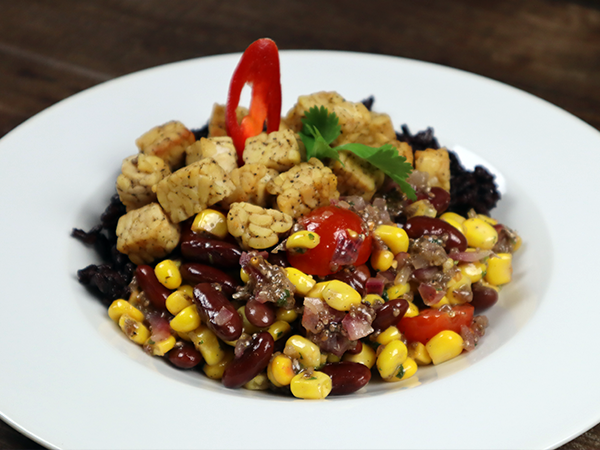 Burrito-Bowl mit Tempeh und Vollkornreis