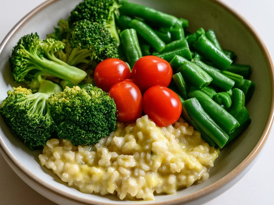 Gemüse-Risotto mit Brokkoli, grünen Bohnen und Cherry-Tomaten