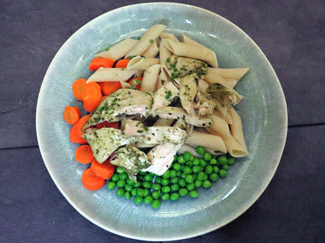 Poulet-Ragout mit Spiralen und Gemüse