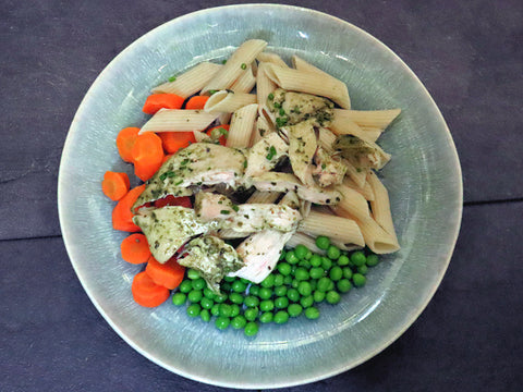 Poulet-Ragout mit Spiralen und Gemüse