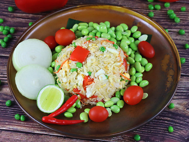 Edamame auf gebratenem Reis