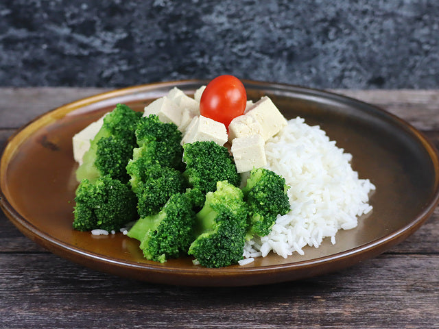 Tofu auf Basmatireis mit Brokkoli