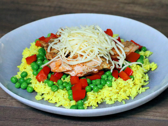 Rastafari-Reis mit Poulet-Ragout und Käse