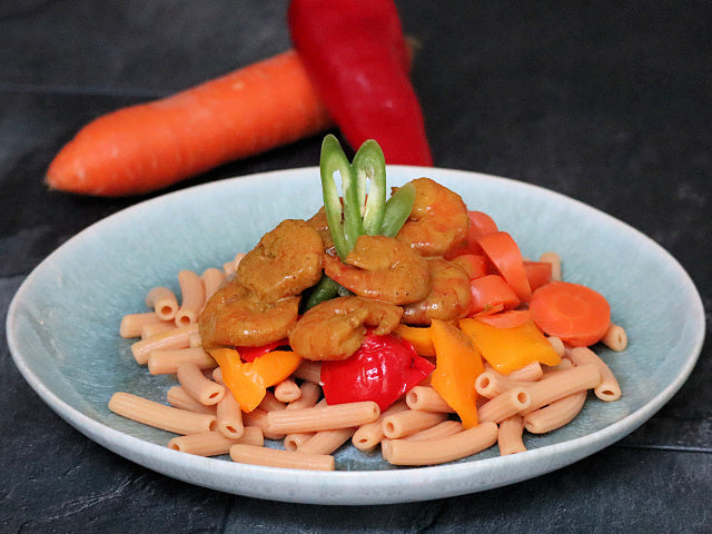 Satay-Shrimps mit Fusilli und Gemüse