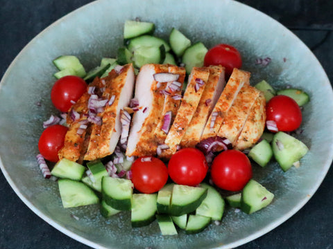 Poulet-Gurken-Tomaten-Salat