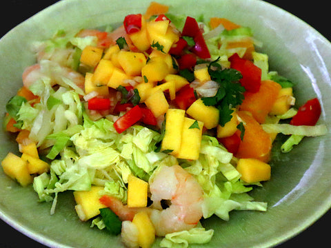 Mango-Shrimps auf Eisbergsalat