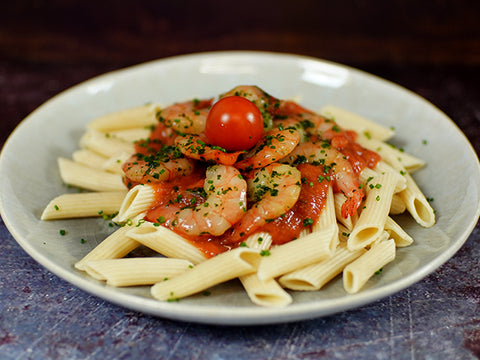 Kräuter-Shrimp auf Spiralen mit Tomatensauce