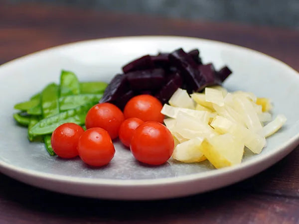Gemüsepfanne mit Brokkoli, Randen, Tomaten und Bohnen