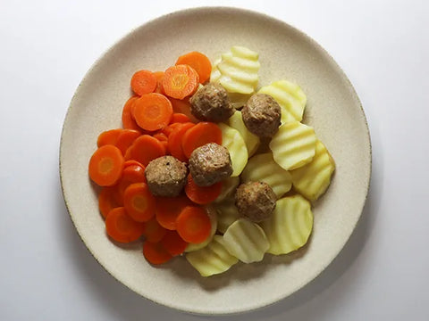 Kartoffeln mit Pouletballs und Karotten