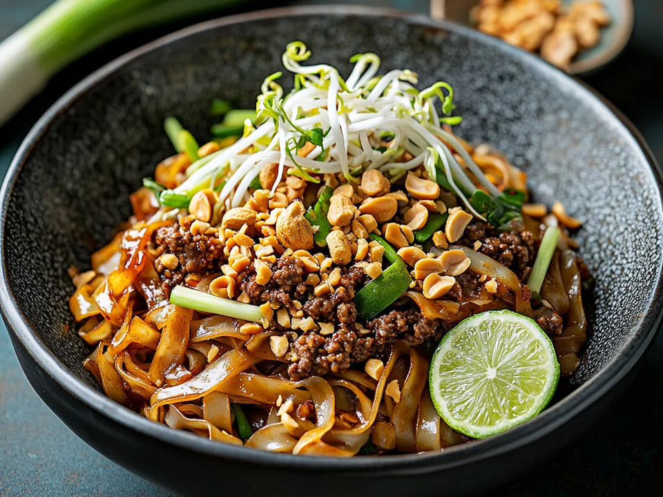 «Pad-Thai mit Rindshack» von VitaFresh, angerichtet.