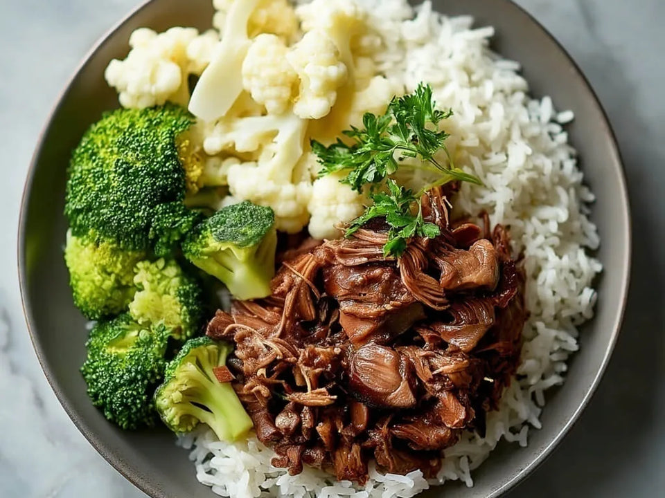 «Pulled-Beef mit Basmati und Gemüse» von VitaFresh, angerichtet.