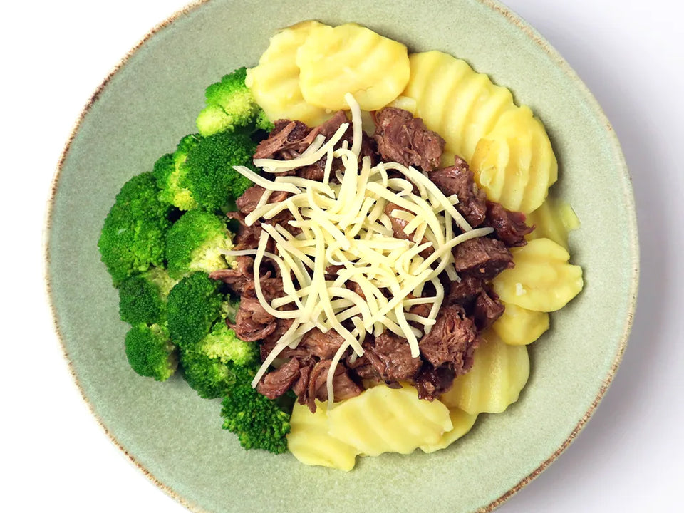 Pulled-Beef mit Kartoffeln, Brokkoli und Käse