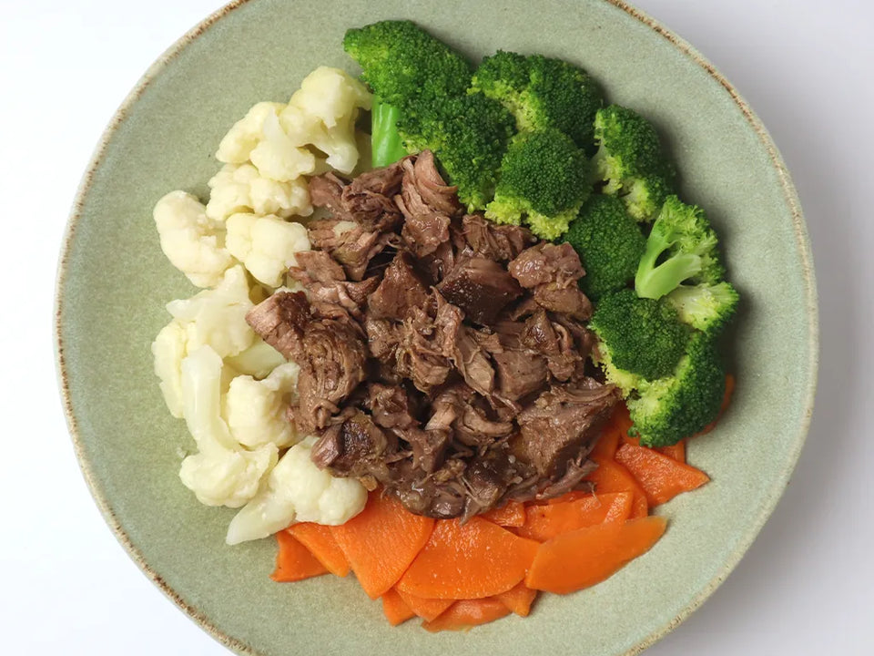 Pulled-Beef mit Süsskartoffeln und Gemüse