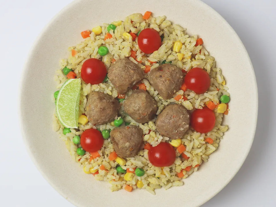 Rindballs auf gebratenem Reis