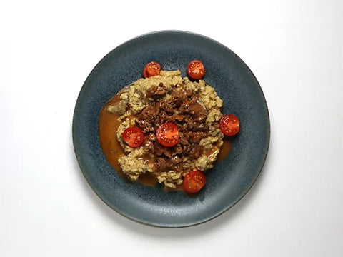 Rinds-Vitanoff auf Pilzotto mit Tomaten