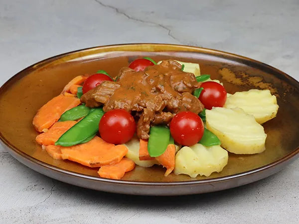 Rinds-Vitanoff mit Kartoffel-Duo und Gemüse