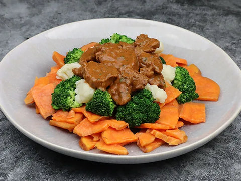Rinds-Vitanoff mit Süsskartoffeln und Gemüse