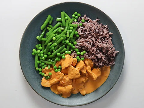 Rotes Curry Poulet mit Jasminreis-Mix und Gemüse