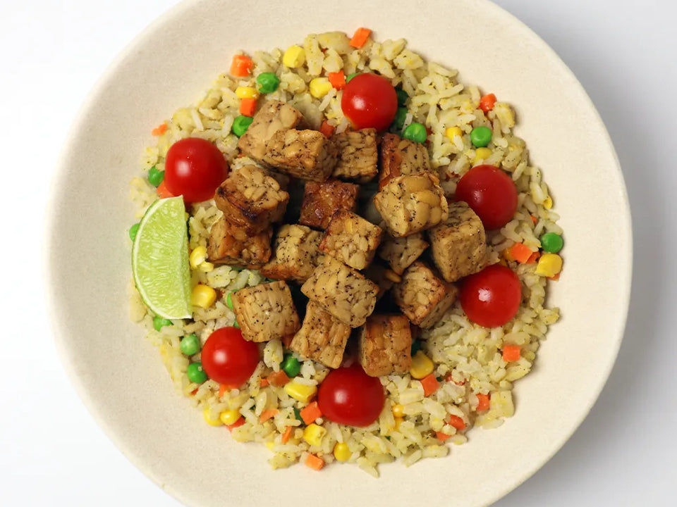 Tempeh auf gebratenem Reis
