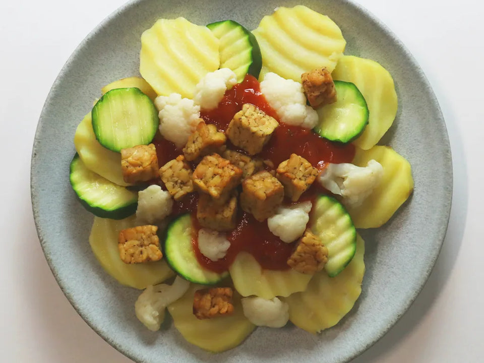 Tempeh mit Kartoffeln, Gemüse und Napoli-Sauce