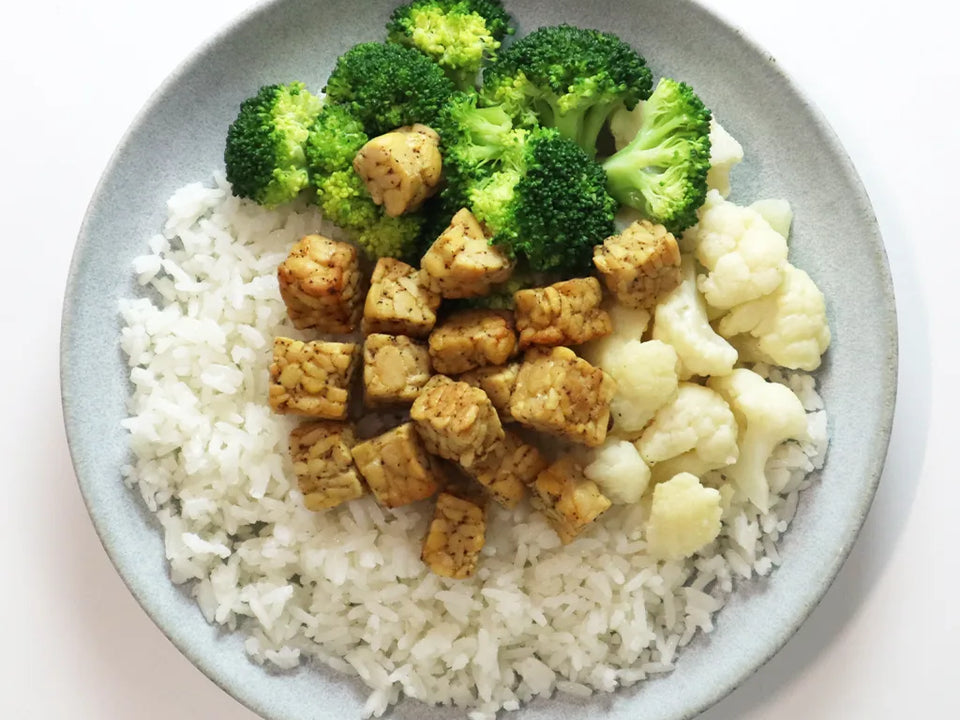 Tempeh mit Kokos-Reis und Gemüse