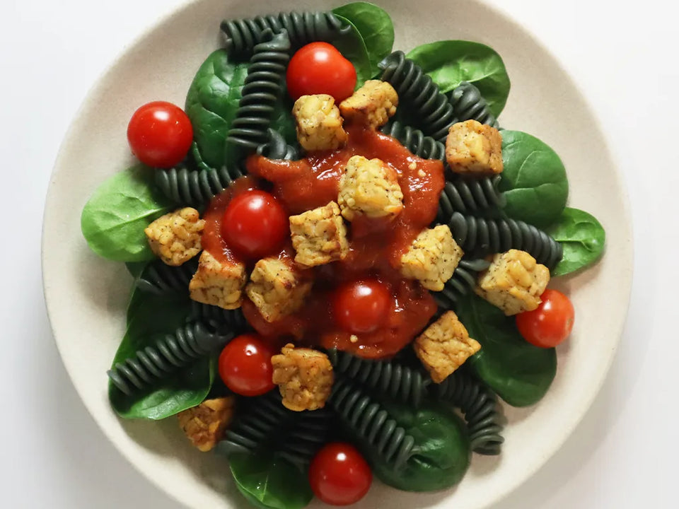 Tempeh mit Napoli-Spiru-Pasta und Gemüse