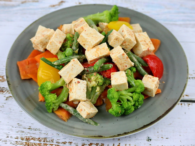 Rotes Curry Tofu mit Süsskartoffeln und Gemüse