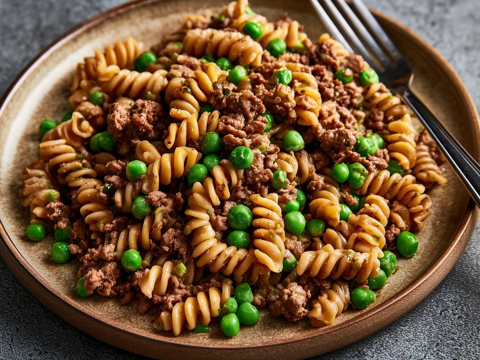 Rindshack mit Fusilli und Erbsen