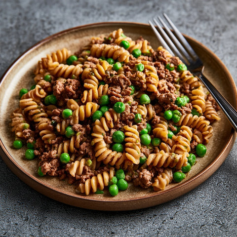 Rindshack mit Fusilli und Erbsen