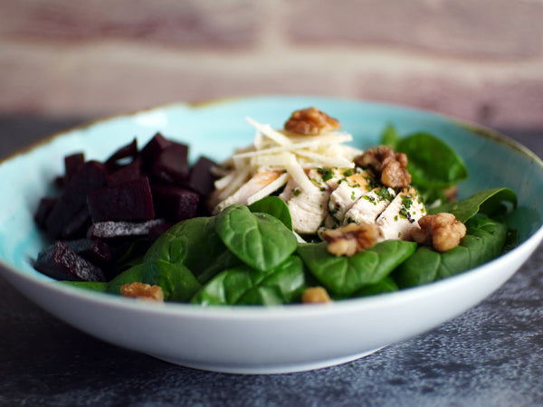 Pouletbrust auf Randen-Gurkensalat