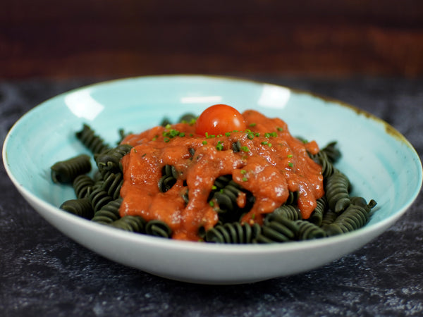 Spiru-Pasta an Tomatensauce