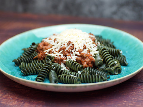 Spiru-Pasta an Bolognese und Käse