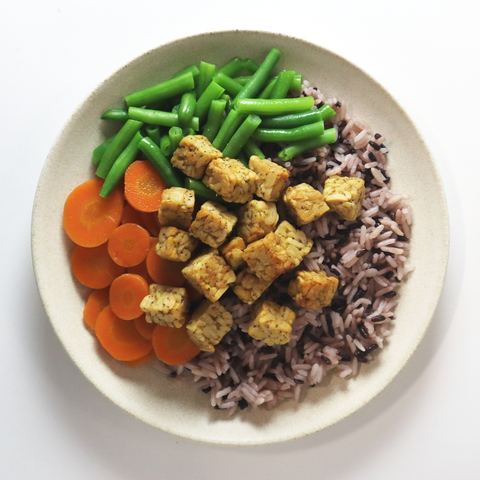 Tempeh mit Jasmin-Mix und Gemüse